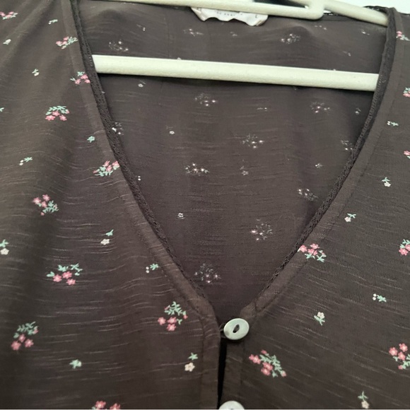 Floral Button-Down Ruffle Top - Picture 2 of 5